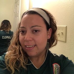 Meet your Posher, Cynthia